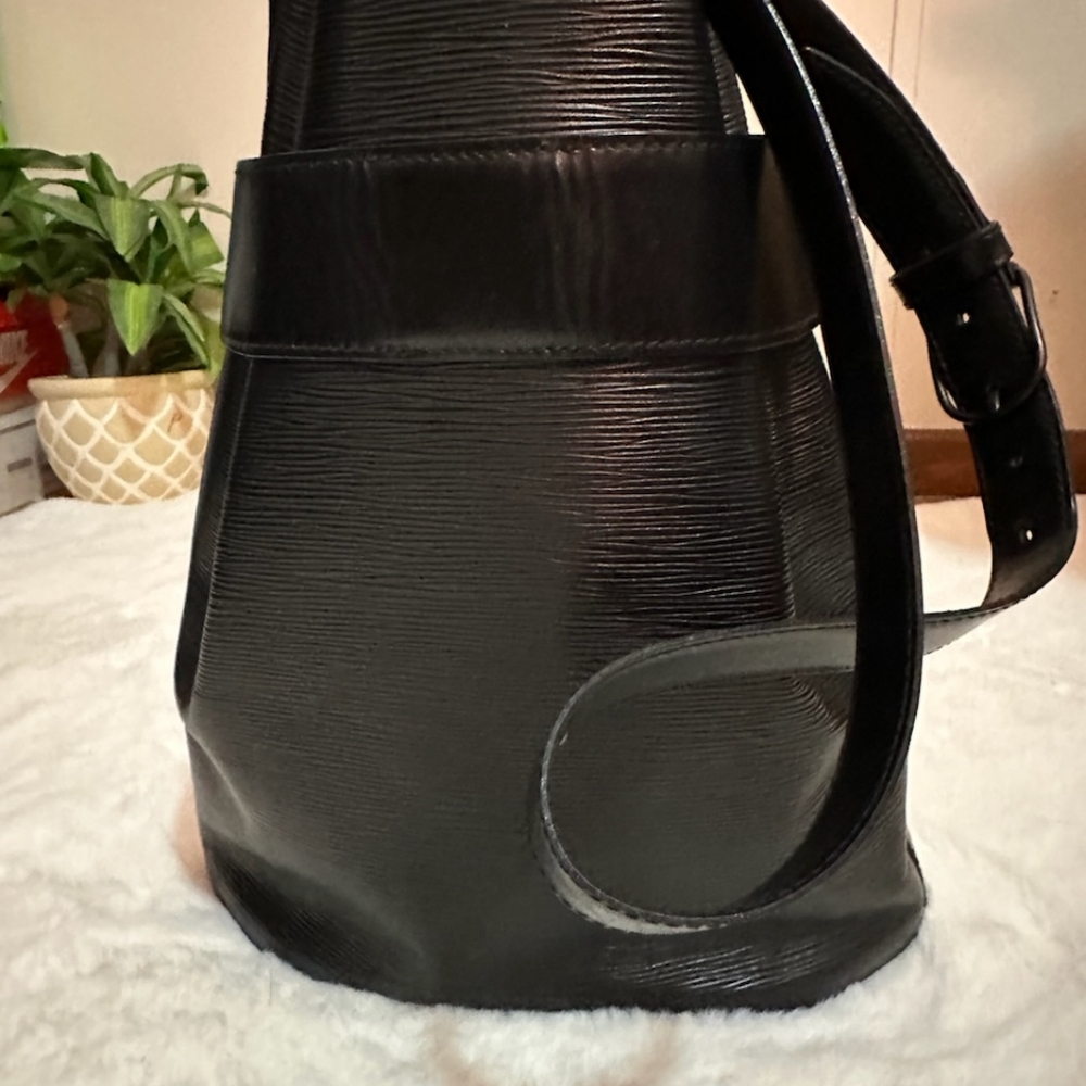 Louis Vuitton Epi Sac D'ePaule Bucket bag